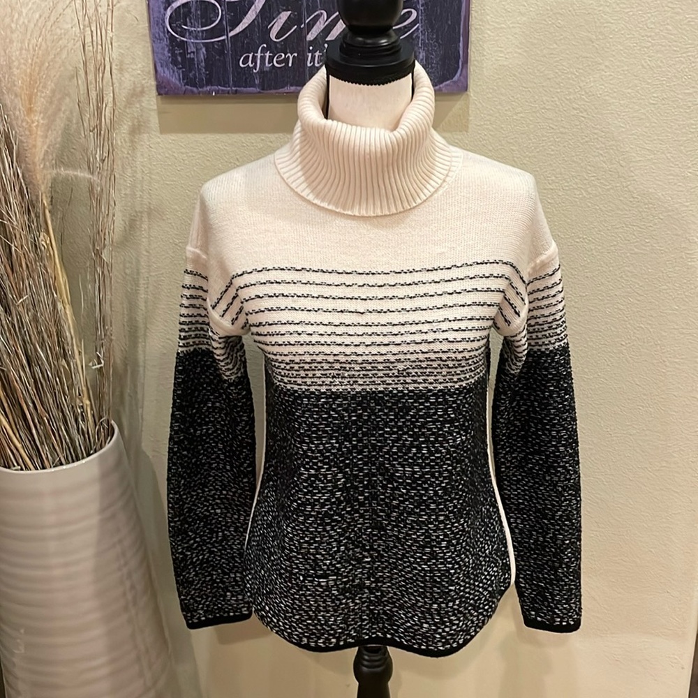 Athleta Fireside Wool Turtleneck Sweater Black Cream Small